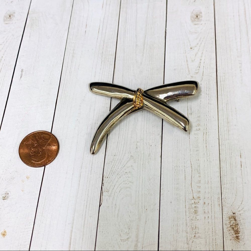 VTG Paquette Cross Brooch‎